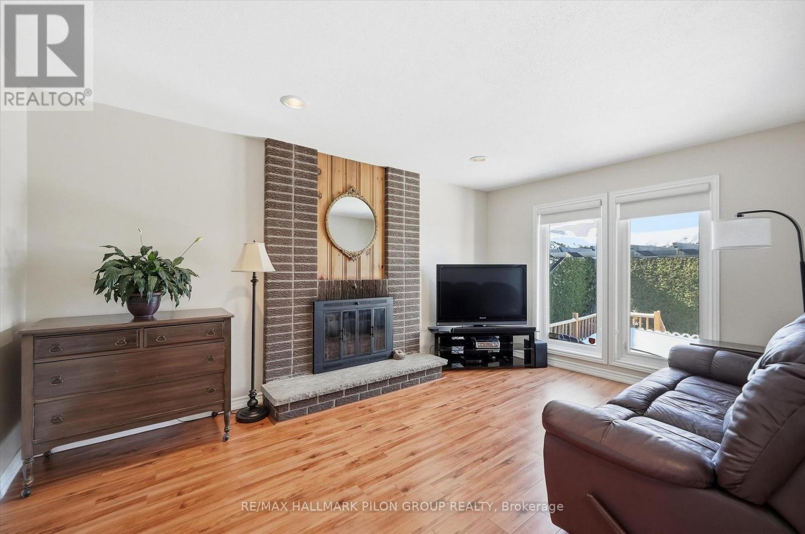 1354 MOUNTAINSIDE CRESCENT, Ottawa, Ontario, K1E3G5 — Photo 2