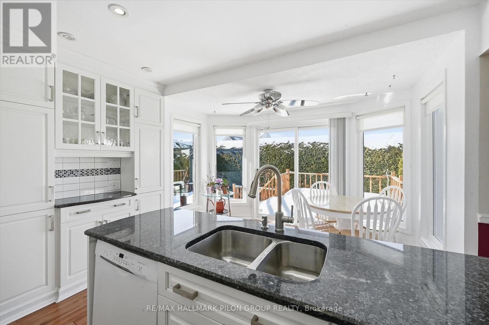 1354 MOUNTAINSIDE CRESCENT, Ottawa, Ontario, K1E3G5 — Photo 3