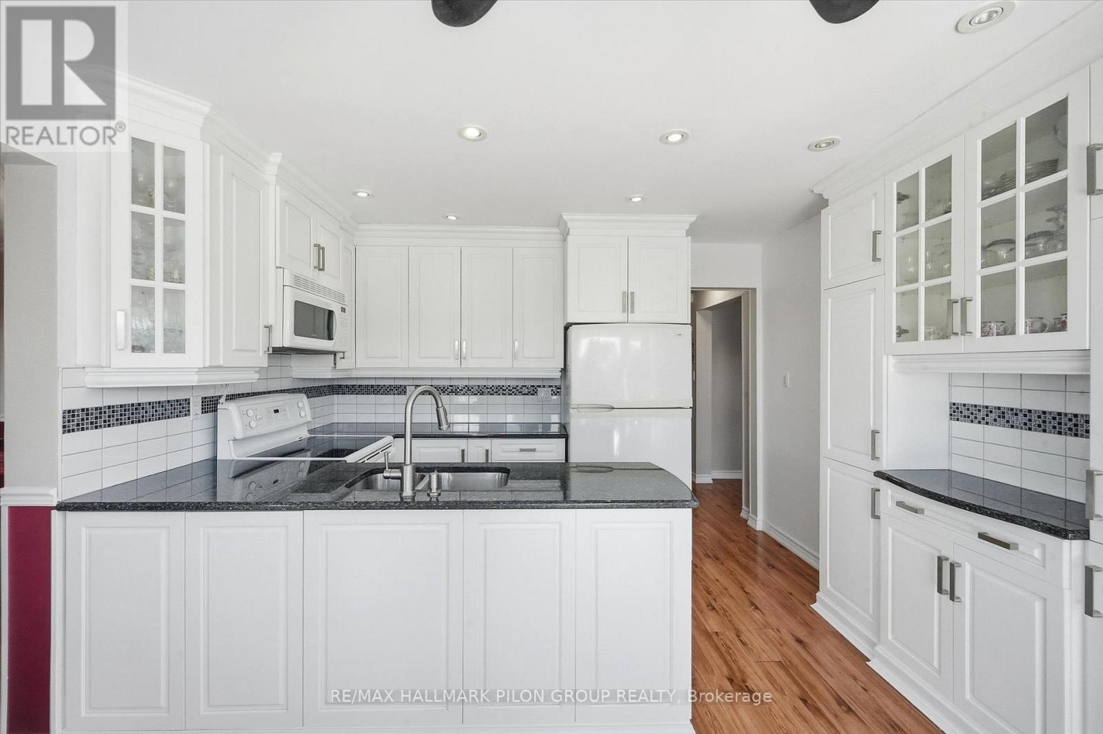 1354 MOUNTAINSIDE CRESCENT, Ottawa, Ontario, K1E3G5 — Photo 4