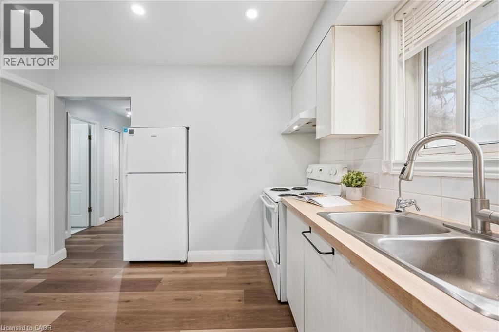 235 CEDARBRAE Avenue Unit# B, Waterloo, Ontario, N2L4S8 — Photo 16