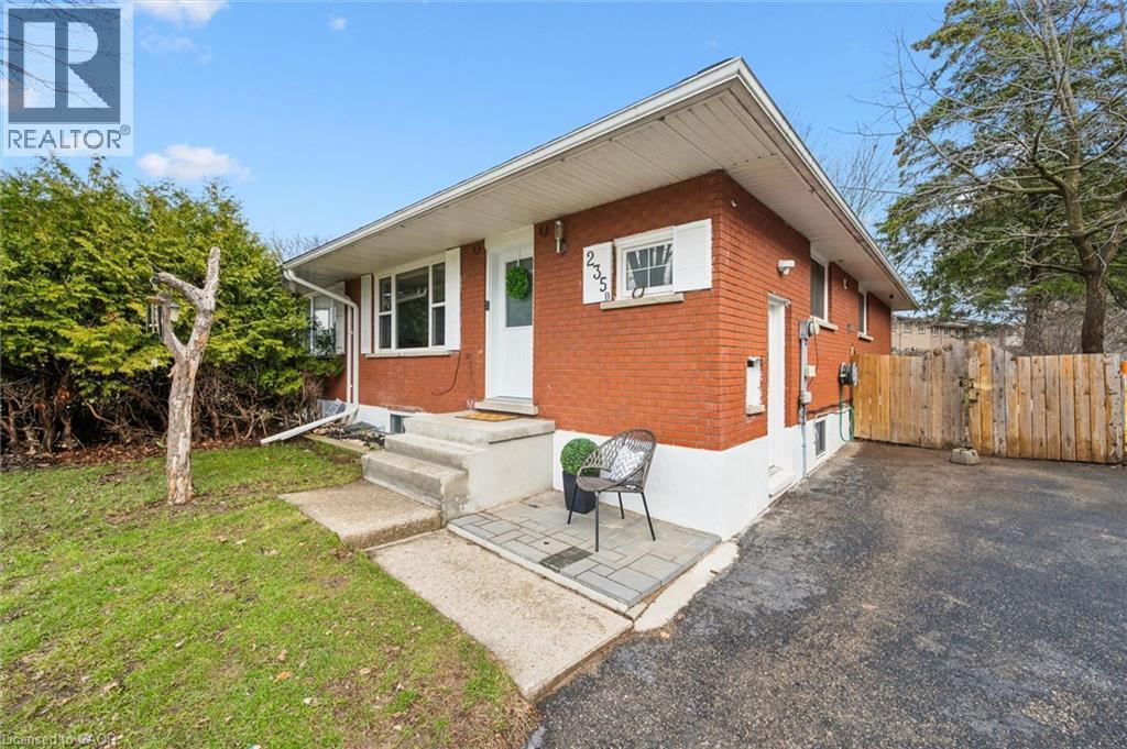 235 CEDARBRAE Avenue Unit# B, Waterloo, Ontario, N2L4S8 — Photo 3