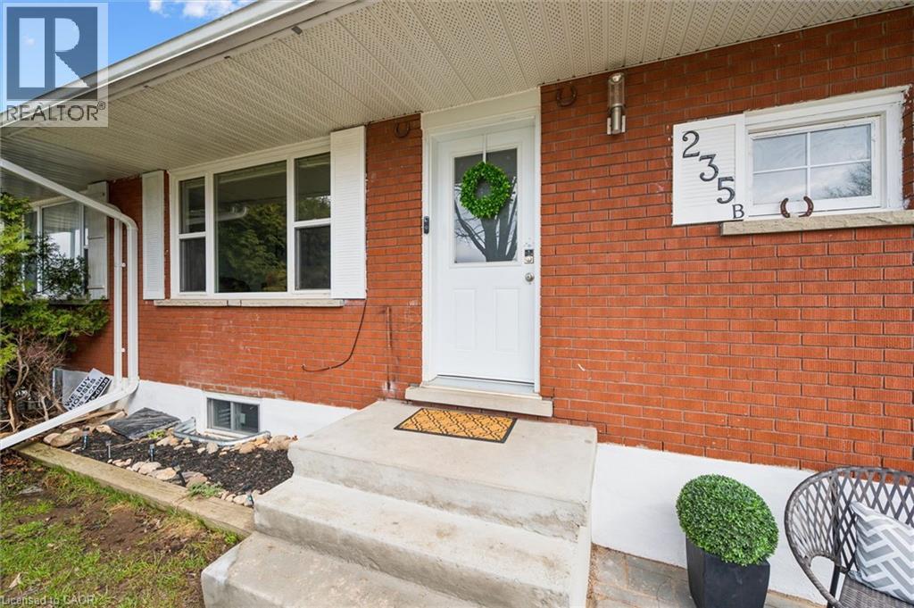 235 CEDARBRAE Avenue Unit# B, Waterloo, Ontario, N2L4S8 — Photo 4