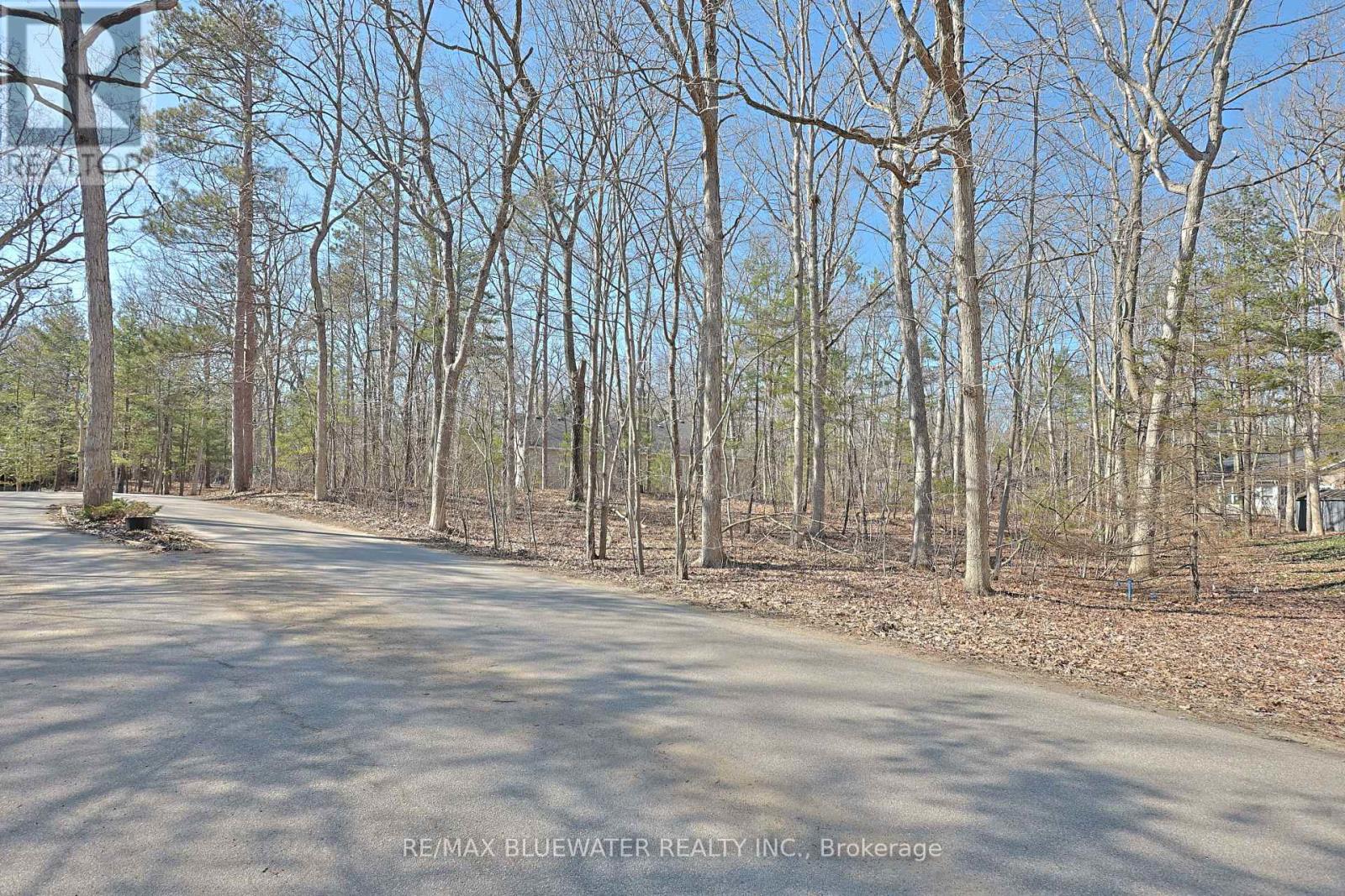 10296 GRAND OAKS DRIVE, Lambton Shores (Grand Bend), Ontario, N0M1T0 — Photo 6