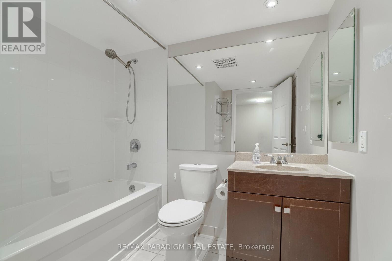 213 - 270 WELLINGTON STREET W, Toronto (Waterfront Communities), Ontario, M5V3P5 — Photo 11