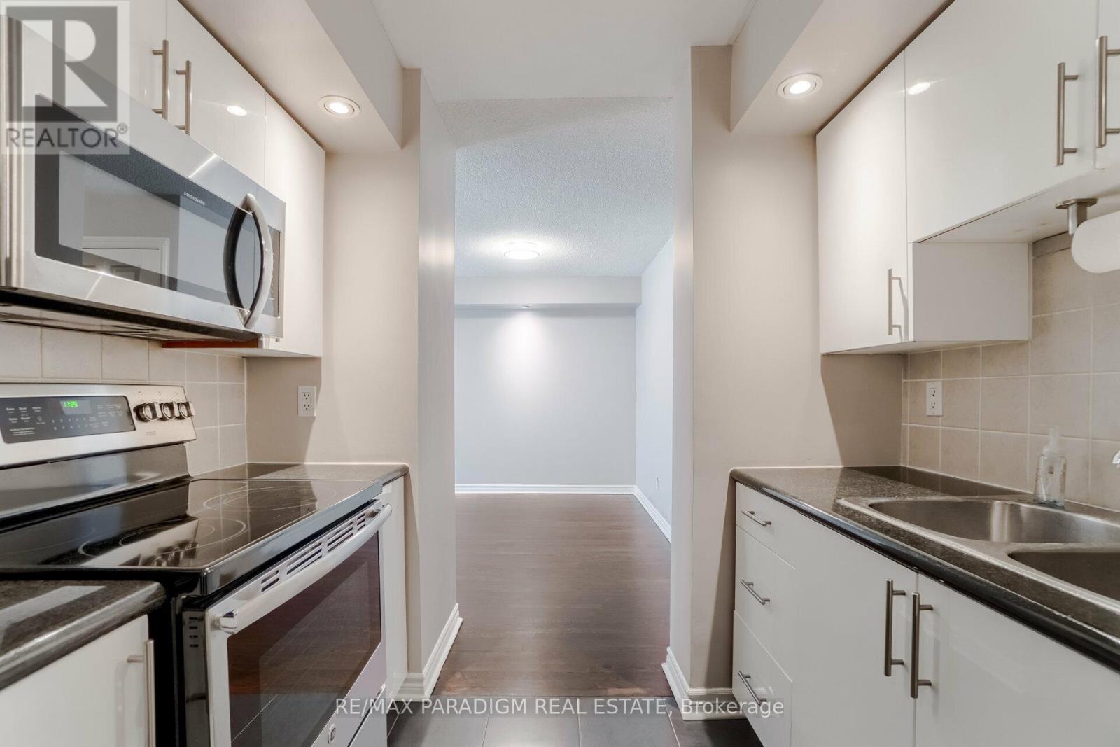 213 - 270 WELLINGTON STREET W, Toronto (Waterfront Communities), Ontario, M5V3P5 — Photo 8