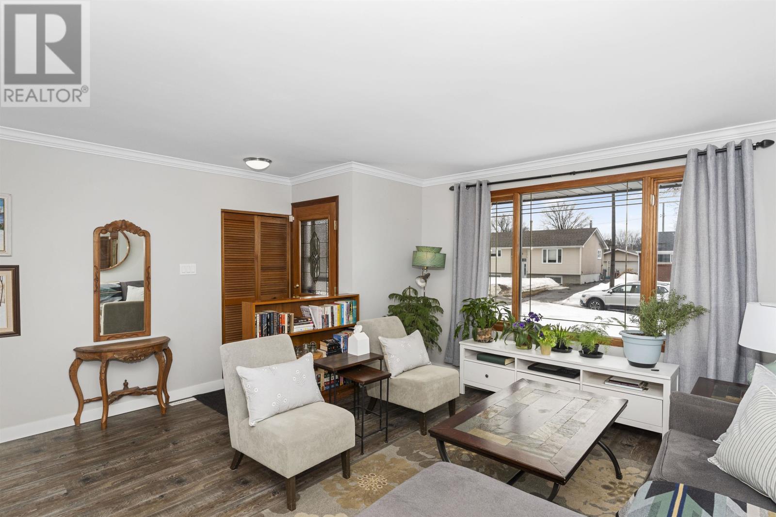 305 Sillesdale CRES, Thunder Bay, Ontario, P7C1S7 — Photo 2