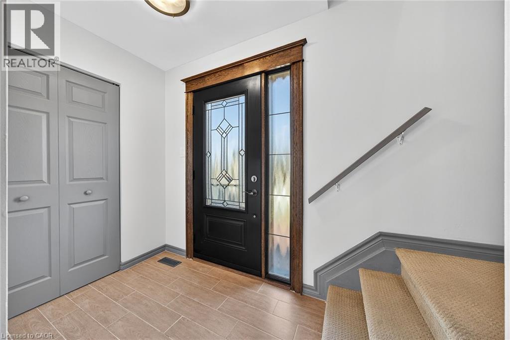 211 BIRCHCLIFFE Crescent, Hamilton, Ontario, L8T4L1 — Photo 5