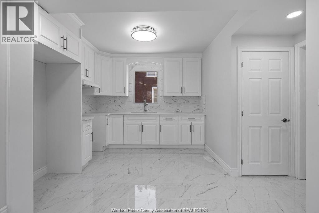 348 CAROLINE, Windsor, Ontario, N9A6A4 — Photo 9