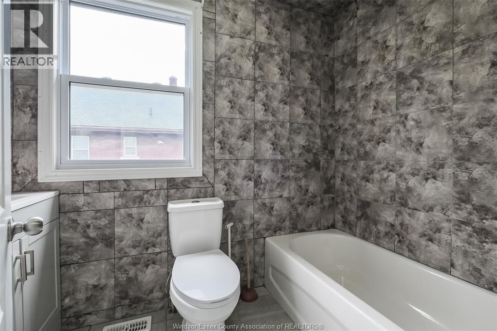 1585 PELISSIER Unit# UPPER, Windsor, Ontario, N9X1M9 — Photo 12