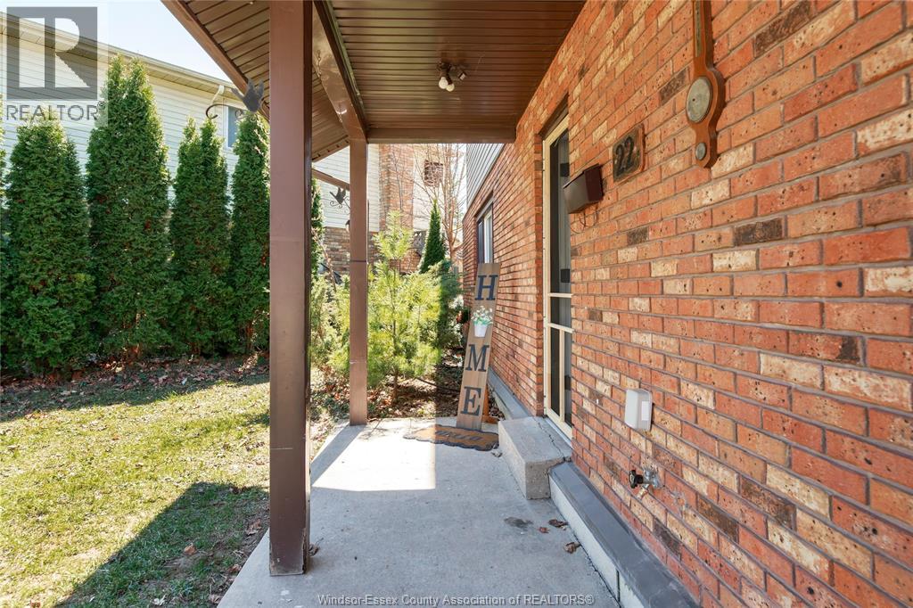 22 UNIVERSITY DRIVE, Chatham, Ontario, N7L4V5 — Photo 4