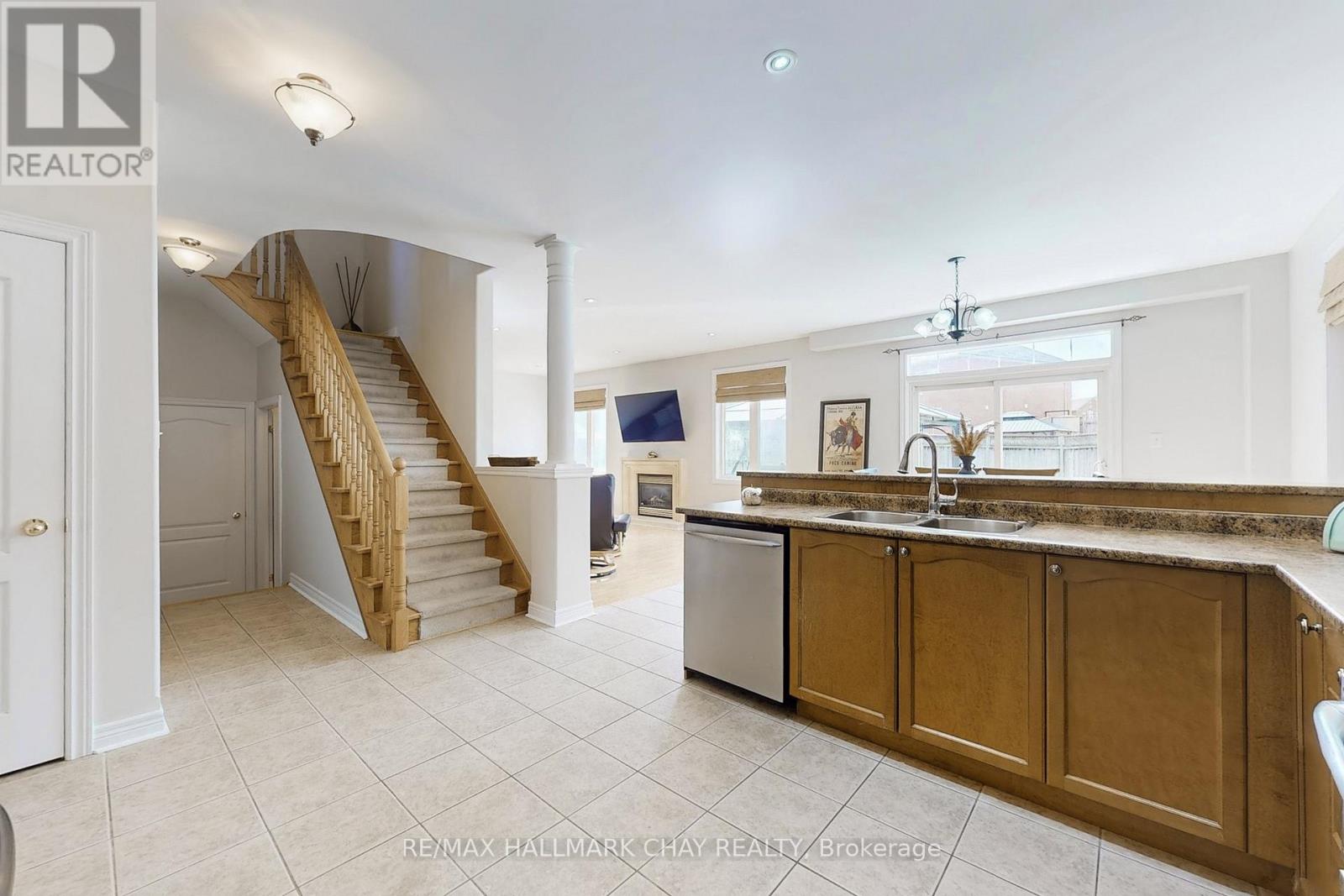 76 COBBLESTONE COURT, Brampton (Sandringham-Wellington), Ontario, L6R2S4 — Photo 6