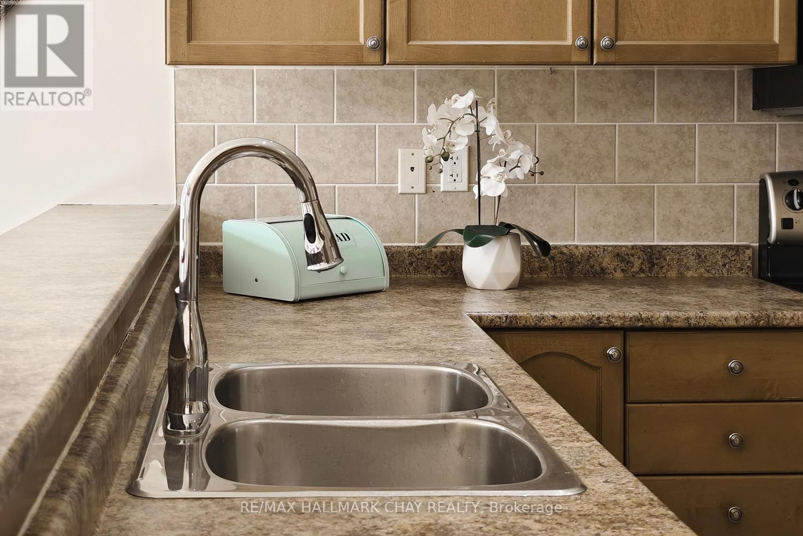 76 COBBLESTONE COURT, Brampton (Sandringham-Wellington), Ontario, L6R2S4 — Photo 9