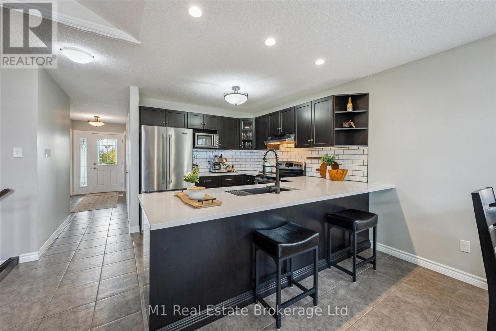 79 SPENCER DRIVE, Centre Wellington (Elora/Salem), Ontario, N0B1S0 — Photo 5