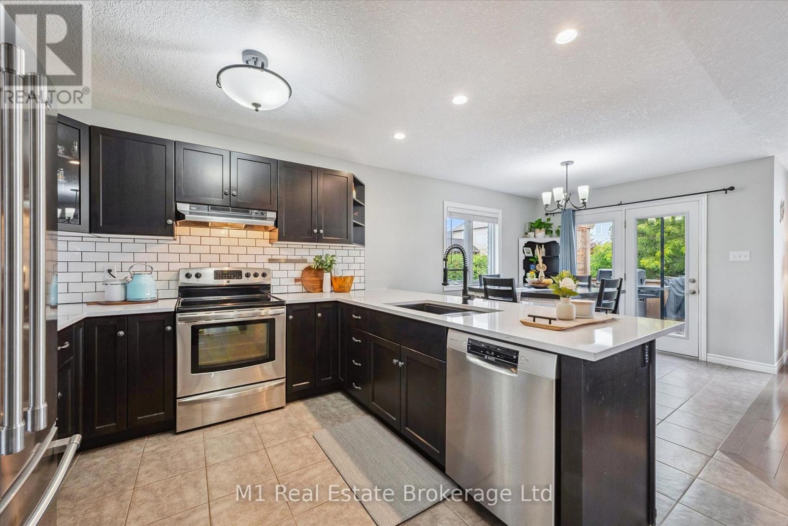 79 SPENCER DRIVE, Centre Wellington (Elora/Salem), Ontario, N0B1S0 — Photo 9