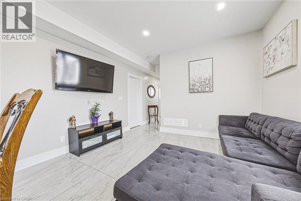 68 VANSITMART Avenue, Hamilton, Ontario, L8H3A5 — Photo 10