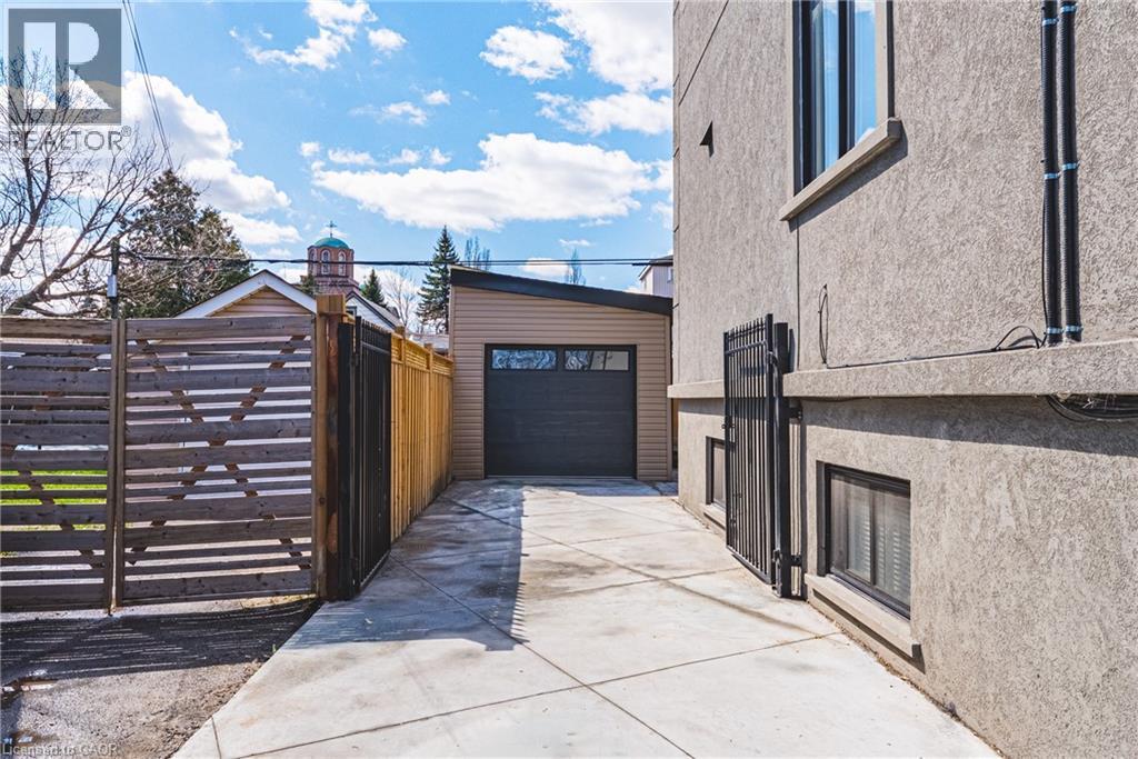 68 VANSITMART Avenue, Hamilton, Ontario, L8H3A5 — Photo 17