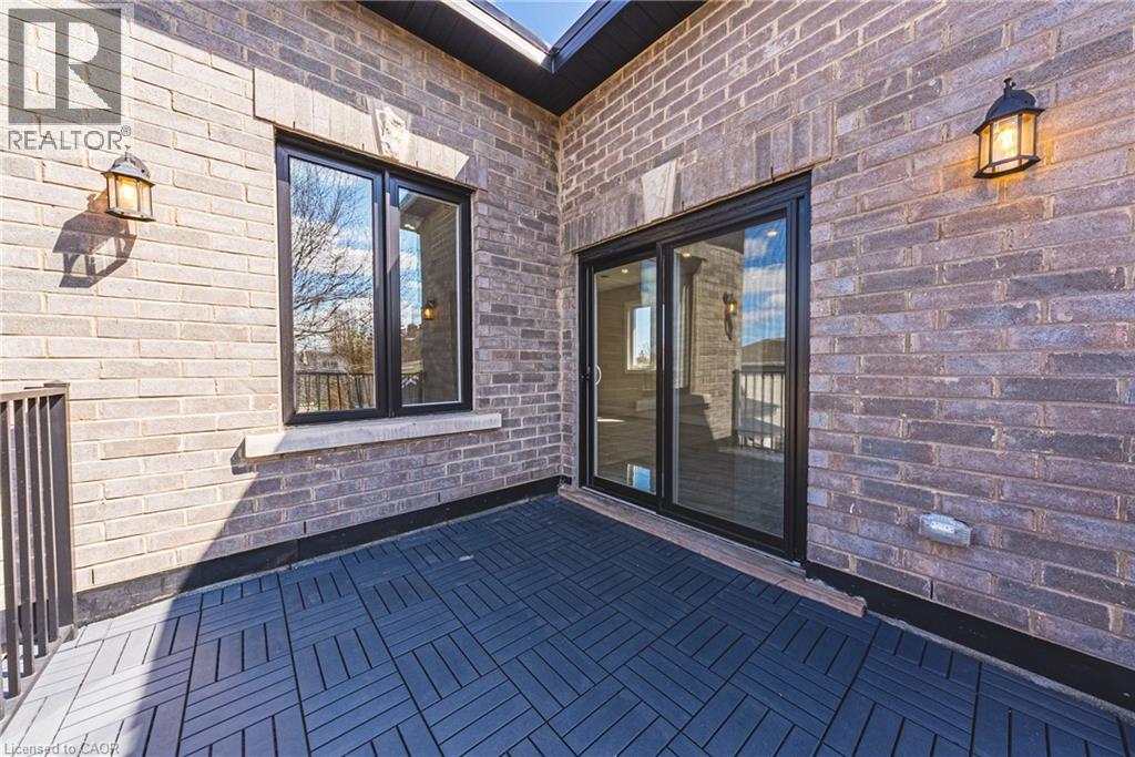 68 VANSITMART Avenue, Hamilton, Ontario, L8H3A5 — Photo 3