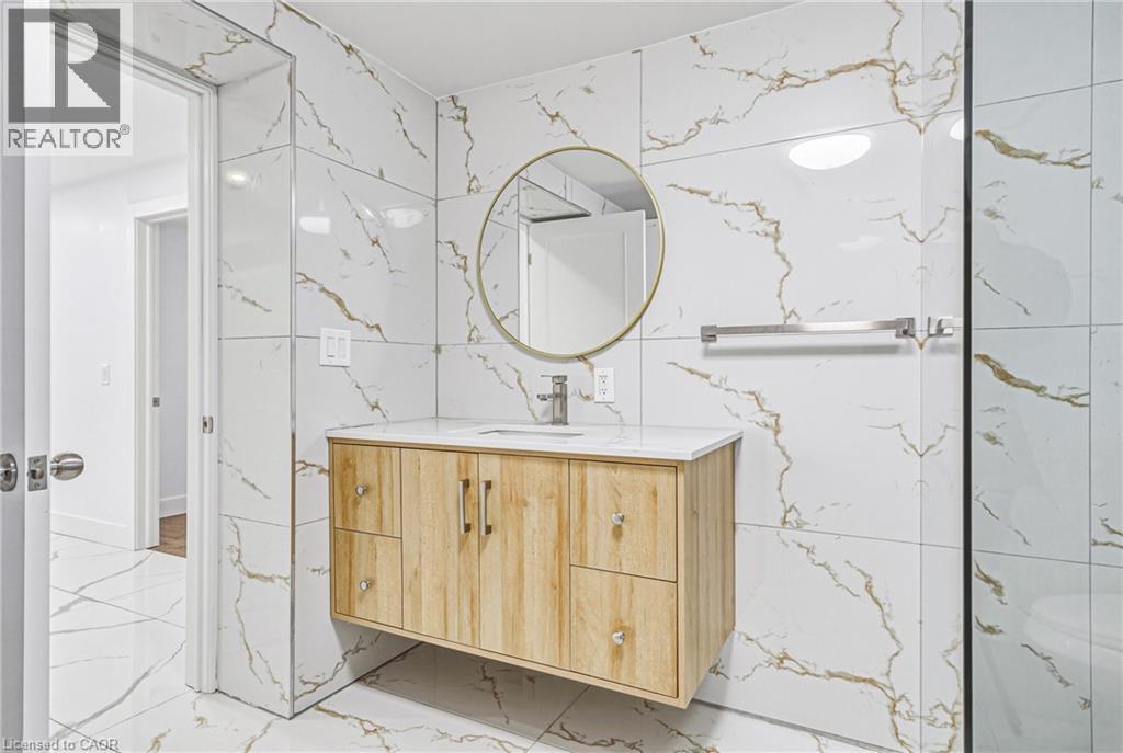 68 VANSITMART Avenue, Hamilton, Ontario, L8H3A5 — Photo 5