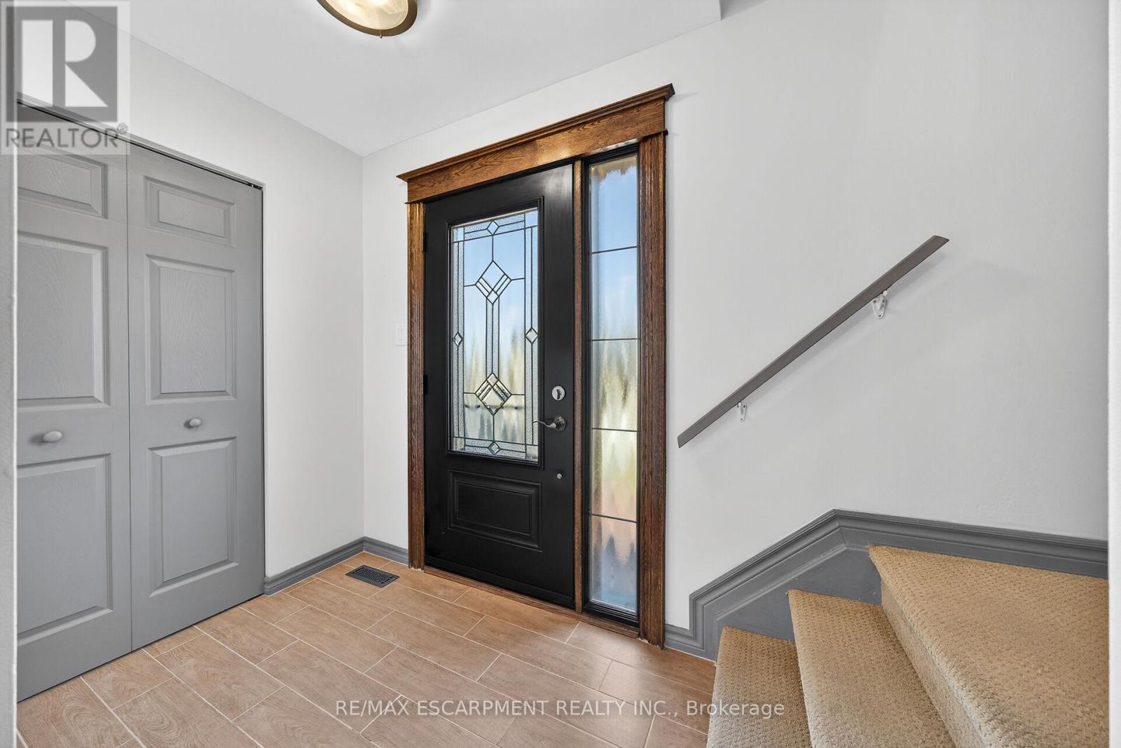 211 BIRCHCLIFFE CRESCENT, Hamilton (Berrisfield), Ontario, L8T4L1 — Photo 5