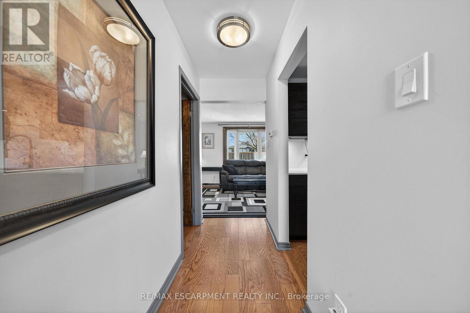 211 BIRCHCLIFFE CRESCENT, Hamilton (Berrisfield), Ontario, L8T4L1 — Photo 7