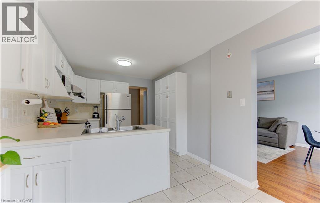 651 PINEROW Crescent Unit# A, Waterloo, Ontario, N2T2K5 — Photo 10