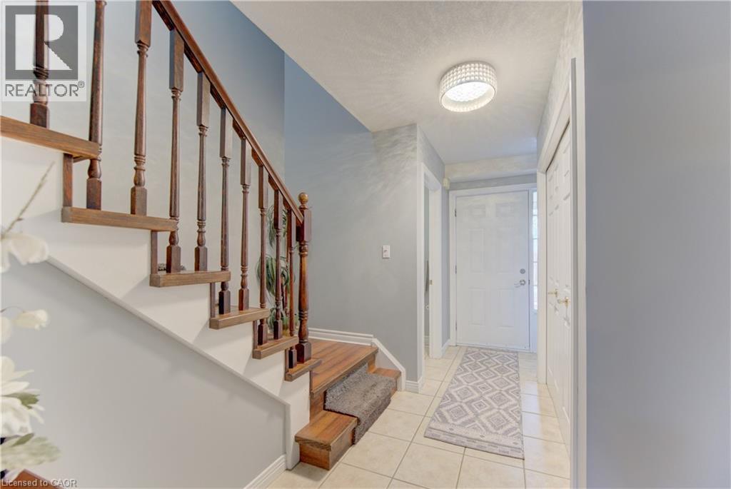 651 PINEROW Crescent Unit# A, Waterloo, Ontario, N2T2K5 — Photo 5