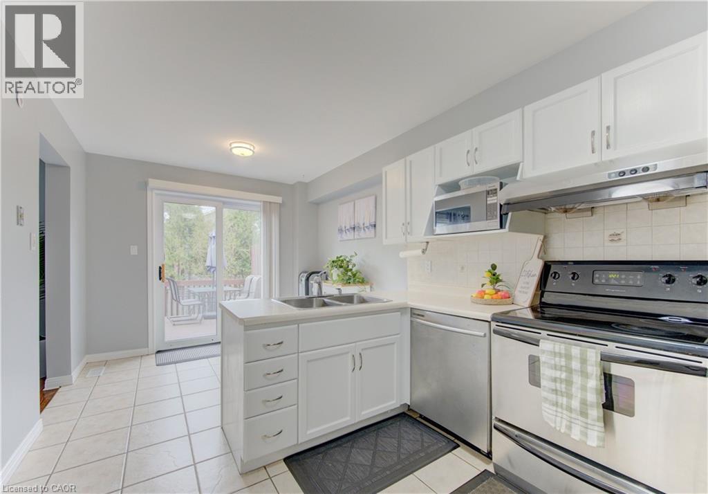 651 PINEROW Crescent Unit# A, Waterloo, Ontario, N2T2K5 — Photo 6