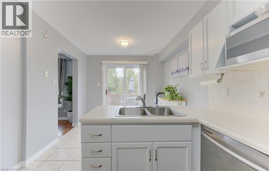 651 PINEROW Crescent Unit# A, Waterloo, Ontario, N2T2K5 — Photo 8