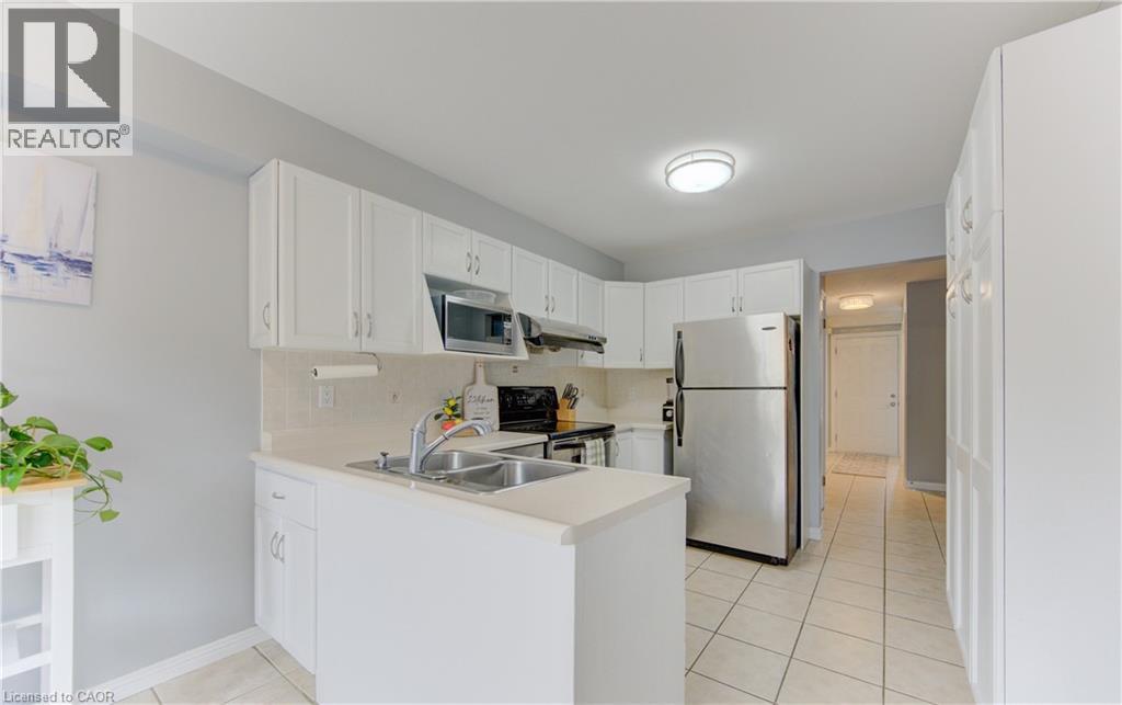 651 PINEROW Crescent Unit# A, Waterloo, Ontario, N2T2K5 — Photo 9