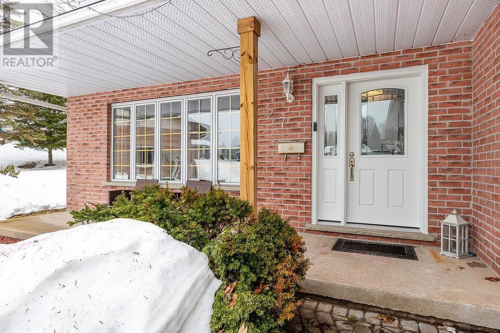 27 Plummer CT, Sault Ste. Marie, Ontario, P6B6E4 — Photo 4