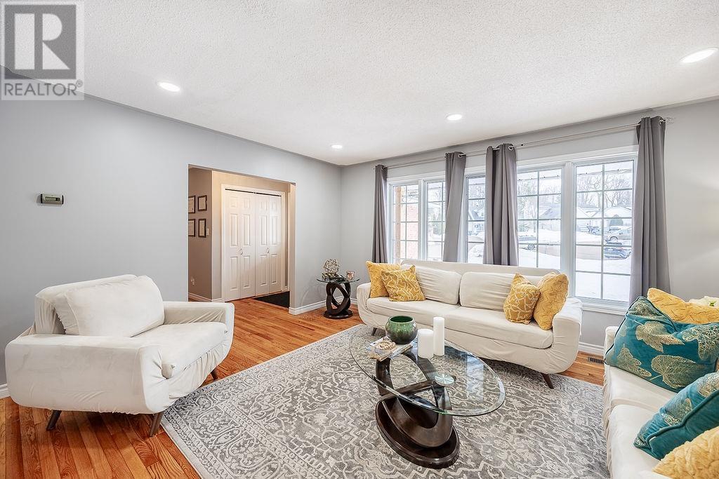 27 Plummer CT, Sault Ste. Marie, Ontario, P6B6E4 — Photo 9