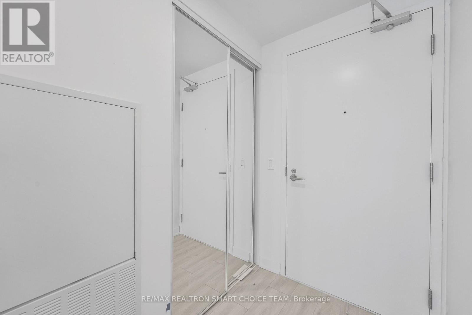 1816 - 230 SIMCOE STREET, Toronto (Kensington-Chinatown), Ontario, M5T0G7 — Photo 4