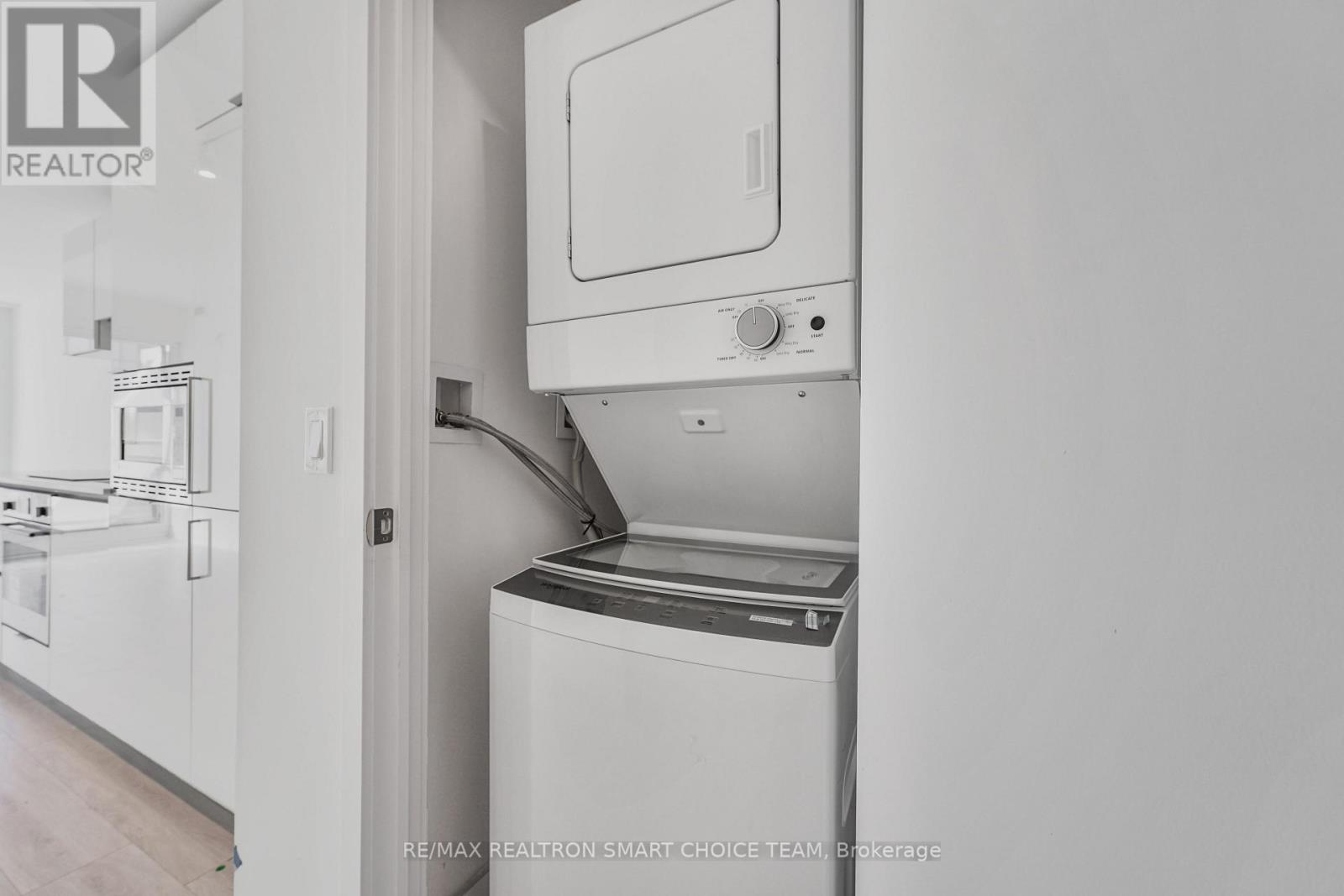 1816 - 230 SIMCOE STREET, Toronto (Kensington-Chinatown), Ontario, M5T0G7 — Photo 5