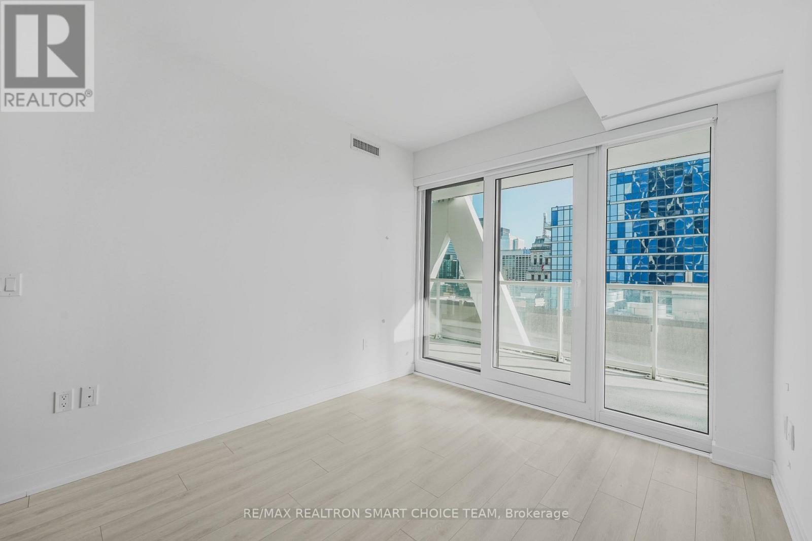 1816 - 230 SIMCOE STREET, Toronto (Kensington-Chinatown), Ontario, M5T0G7 — Photo 8