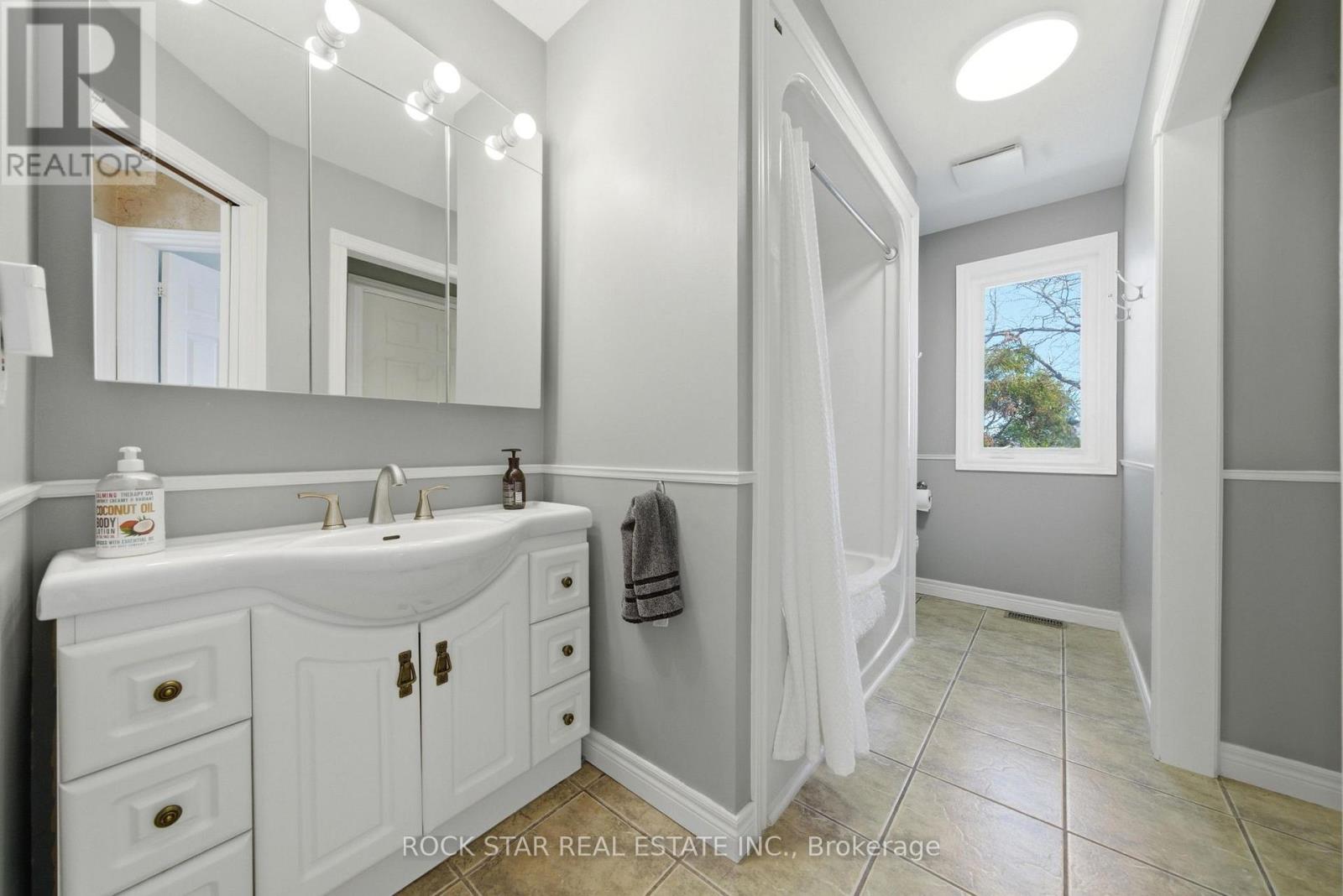 72 MARTINDALE ROAD, St. Catharines (Grapeview), Ontario, L2S2Y3 — Photo 20