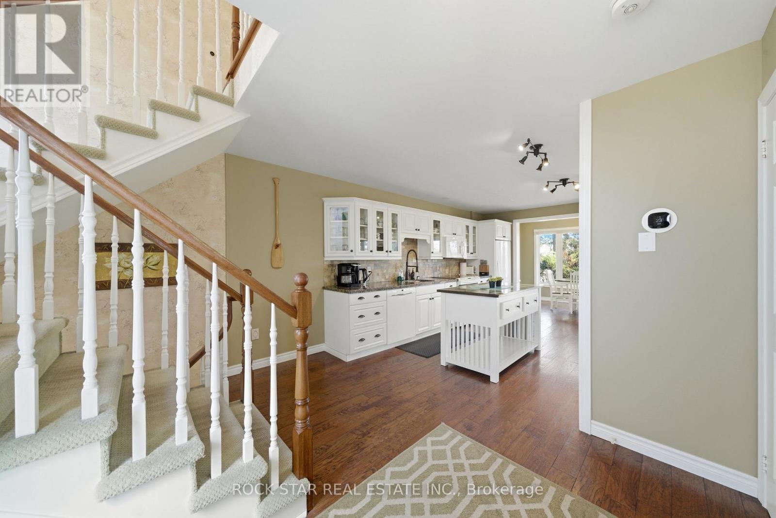 72 MARTINDALE ROAD, St. Catharines (Grapeview), Ontario, L2S2Y3 — Photo 3