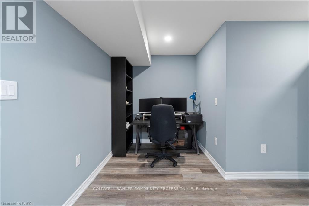 4 MACBEAN CRESCENT, Hamilton (Waterdown), Ontario, L8B0S5 — Photo 37