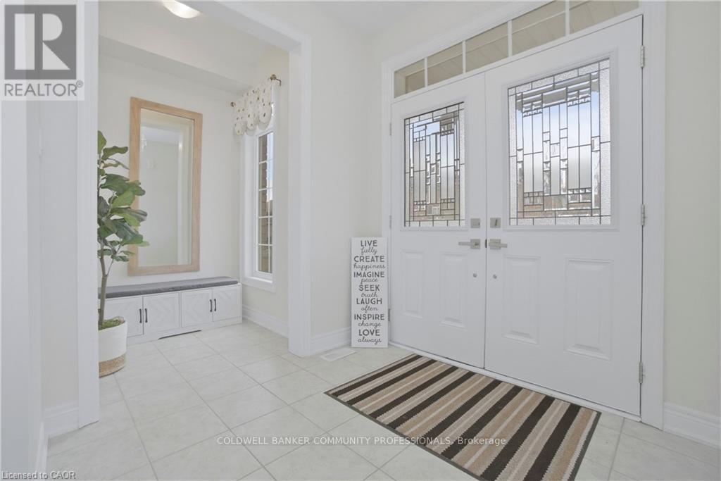 4 MACBEAN CRESCENT, Hamilton (Waterdown), Ontario, L8B0S5 — Photo 4