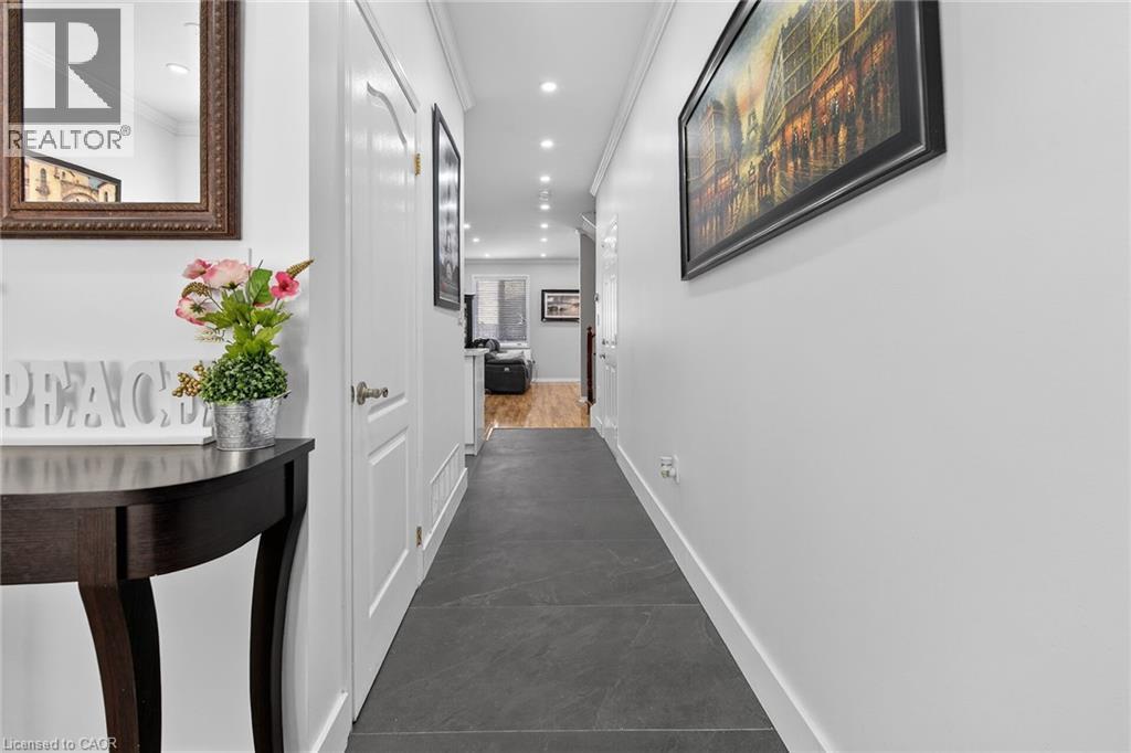 33 PANORAMA Way, Hamilton, Ontario, L8E6C6 — Photo 5
