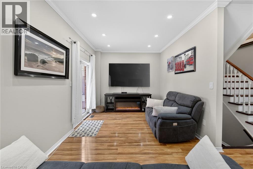 33 PANORAMA Way, Hamilton, Ontario, L8E6C6 — Photo 8