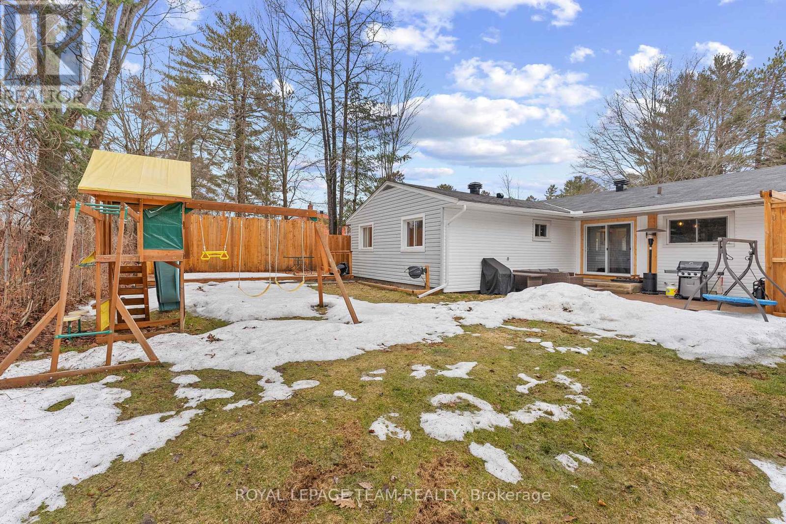 25 FRONTENAC CRESCENT, Deep River, Ontario, K0J1P0 — Photo 36