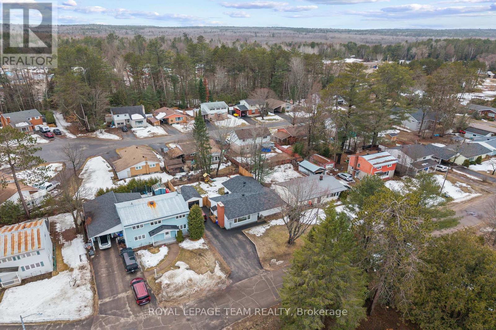 25 FRONTENAC CRESCENT, Deep River, Ontario, K0J1P0 — Photo 5