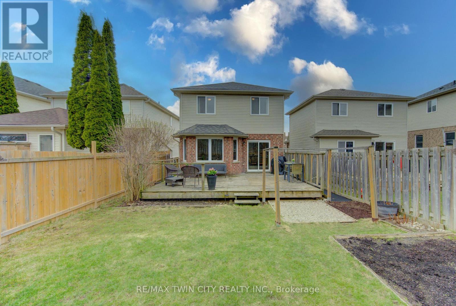 161 WINDFLOWER DRIVE S, Kitchener, Ontario, N2E3S9 — Photo 2
