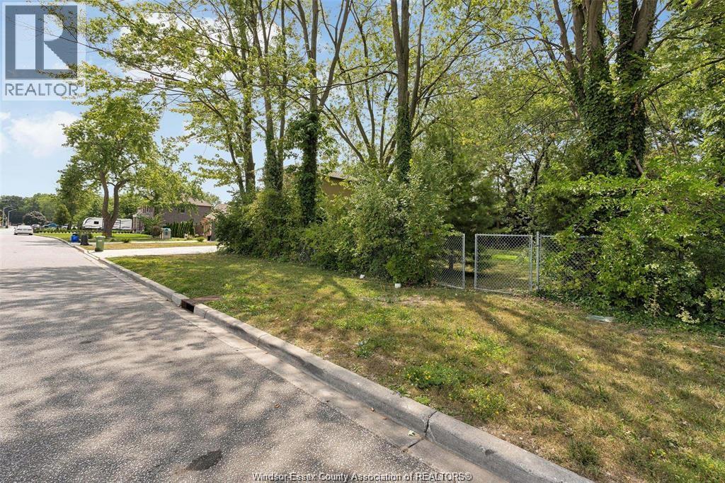 V/L EASTLAWN, Windsor, Ontario, N8S3G7 — Photo 2