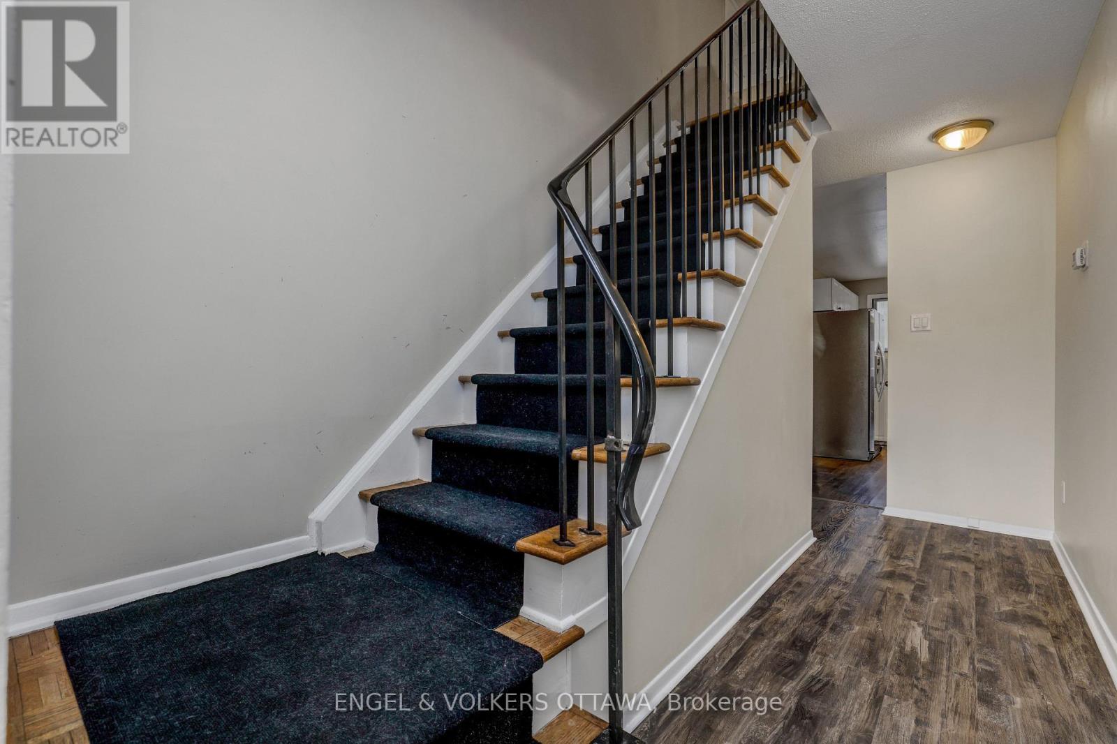 20 MEADOWBANK DRIVE, Ottawa, Ontario, K2G0N9 — Photo 5