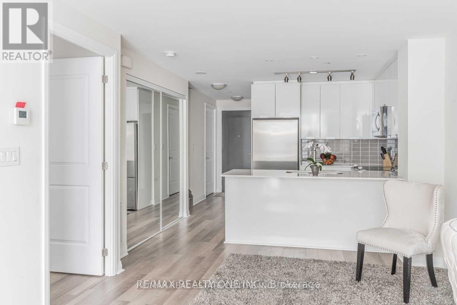 112 - 5025 FOUR SPRINGS AVENUE, Mississauga (Hurontario), Ontario, L5R0G5 — Photo 4