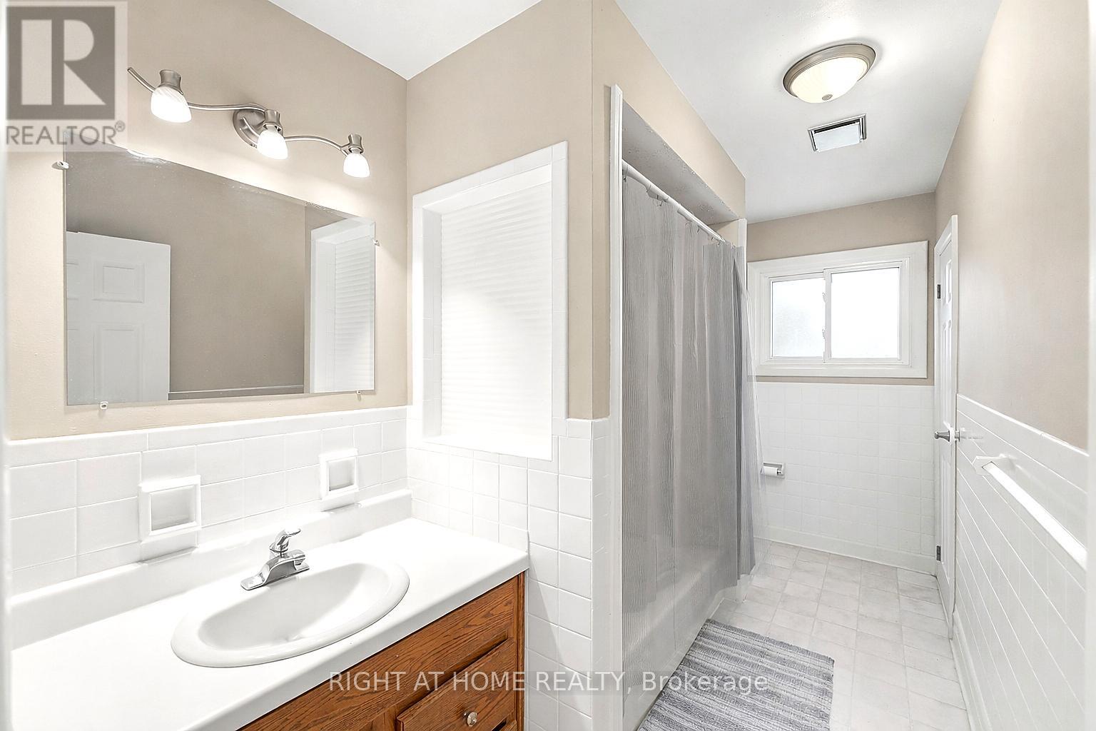 13 WESTVIEW CRESCENT, Hamilton (Waterdown), Ontario, L8B0E4 — Photo 12