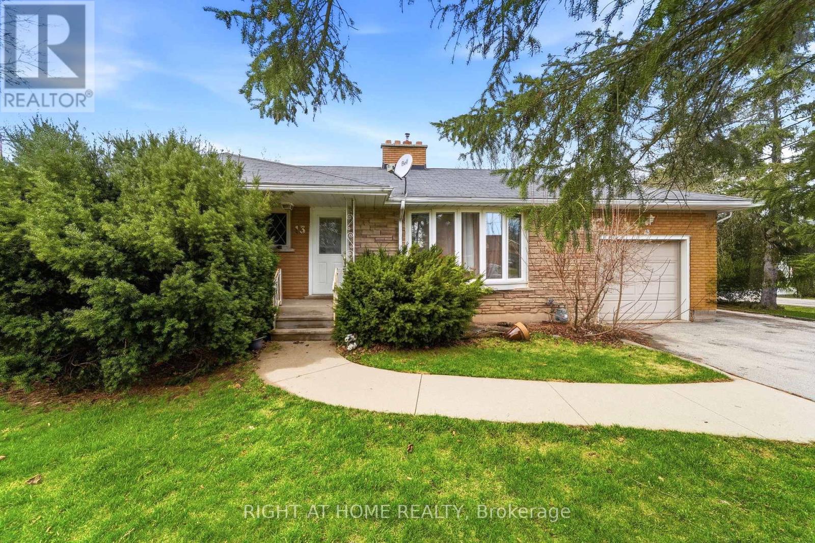 13 WESTVIEW CRESCENT, Hamilton (Waterdown), Ontario, L8B0E4 — Photo 3