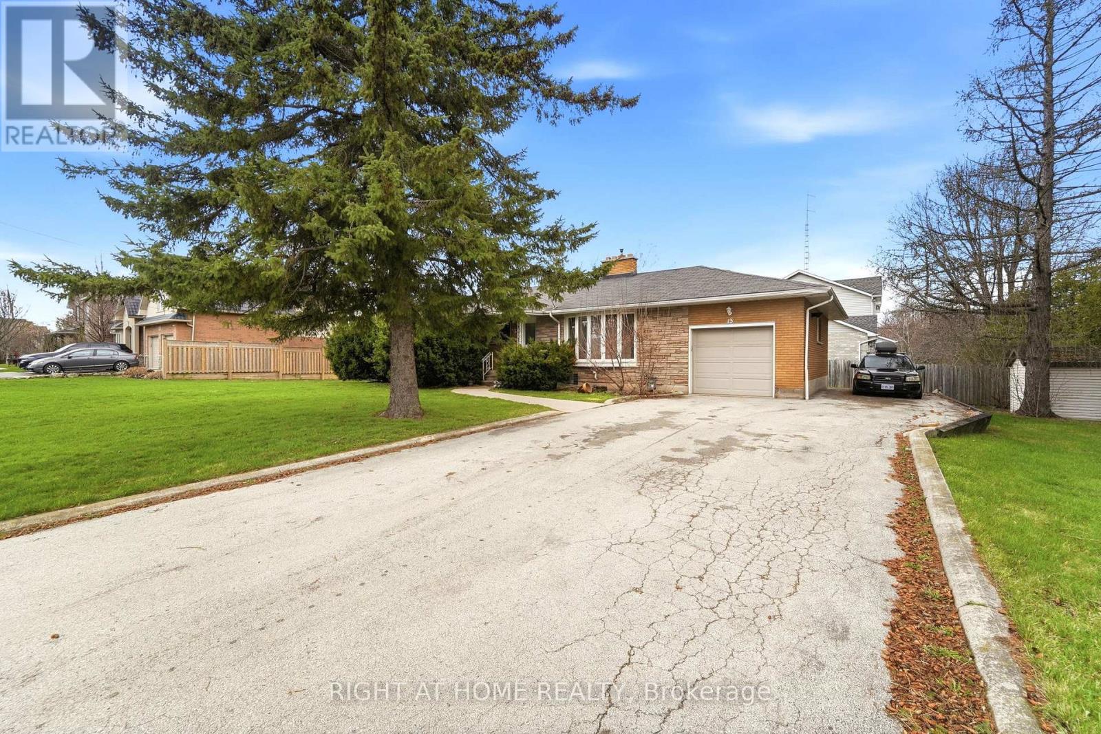 13 WESTVIEW CRESCENT, Hamilton (Waterdown), Ontario, L8B0E4 — Photo 4