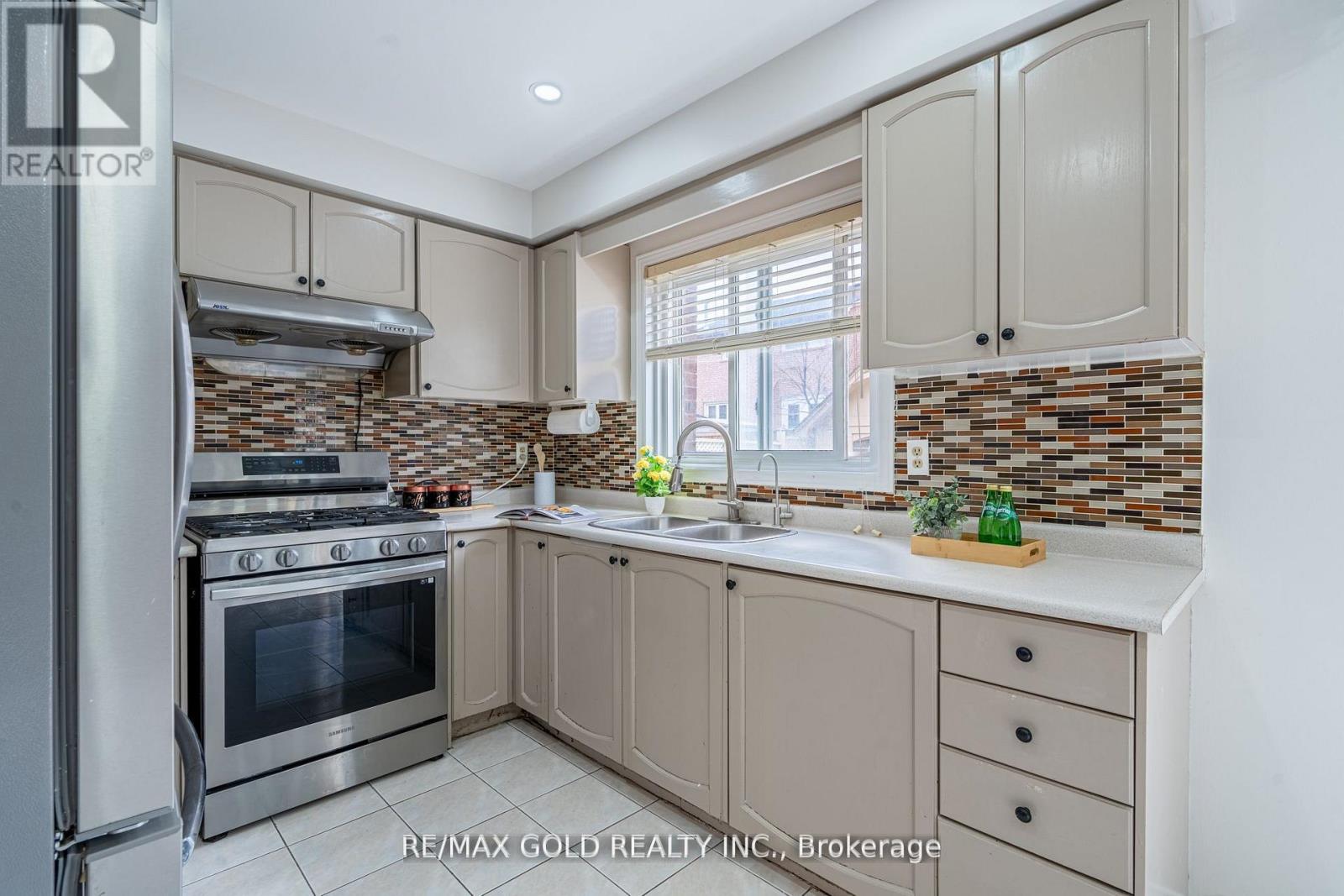 94 BIGHORN CRESCENT, Brampton (Sandringham-Wellington), Ontario, L6R1G7 — Photo 11